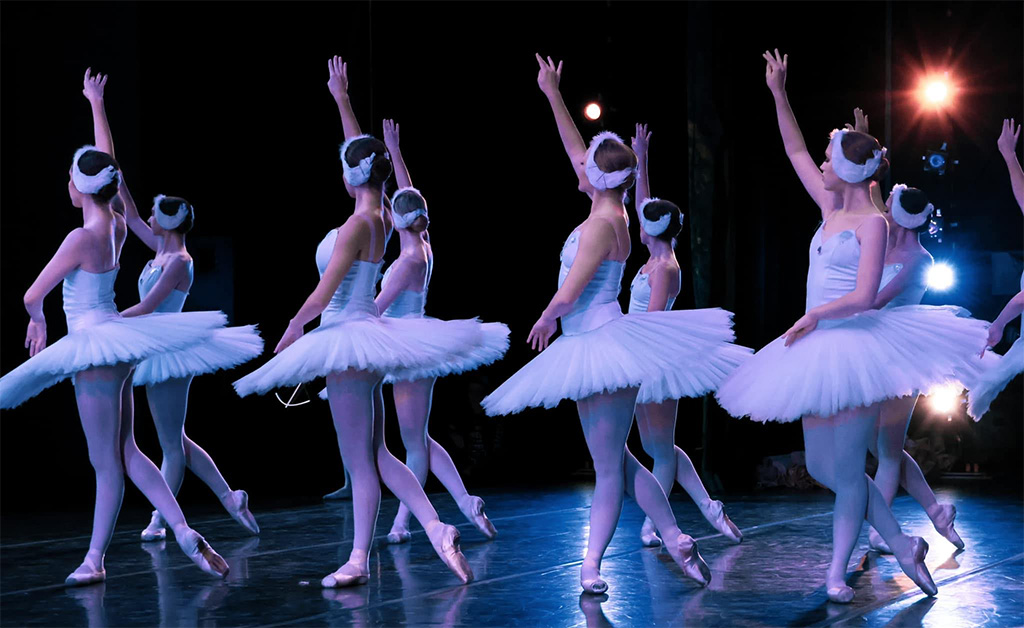 ballet dancers on stage