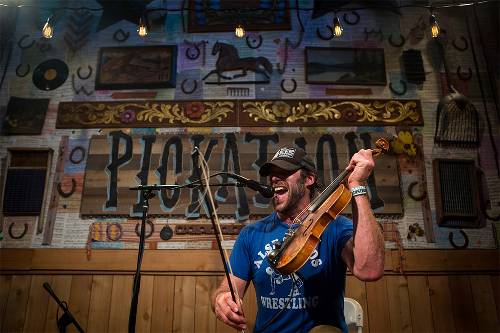 musician with fiddle